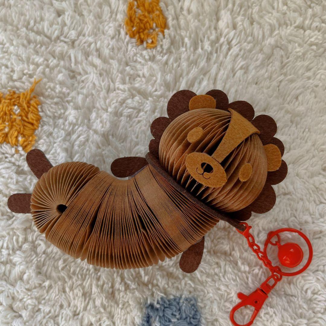 Ludo the Lion Paper Slinky Charm - Paper Pops