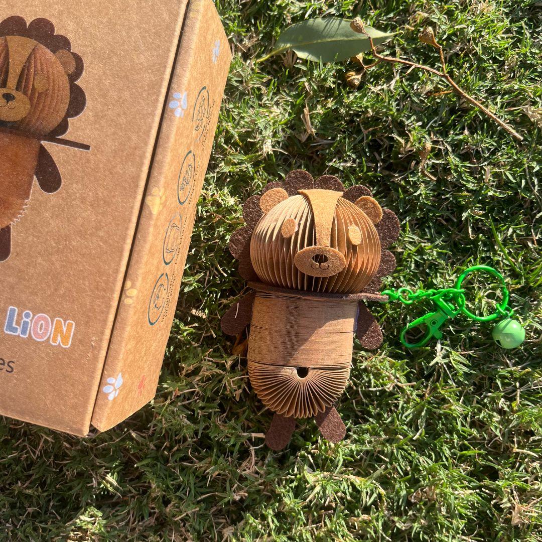 Ludo the Lion Paper Slinky Charm - Paper Pops