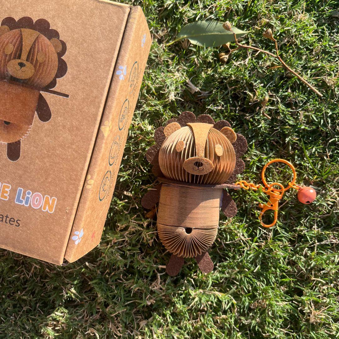 Ludo the Lion Paper Slinky Charm - Paper Pops