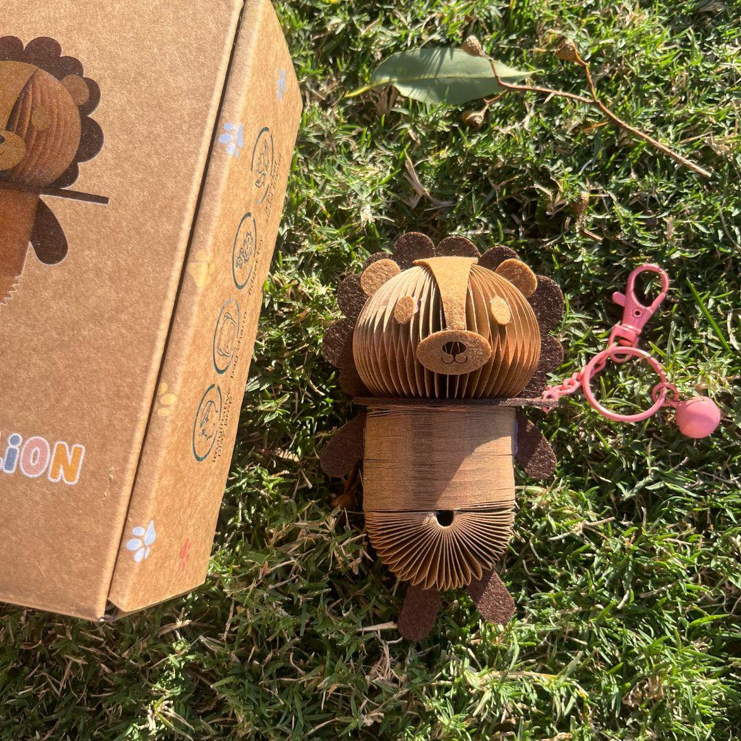 Ludo the Lion Paper Slinky Charm - Paper Pops