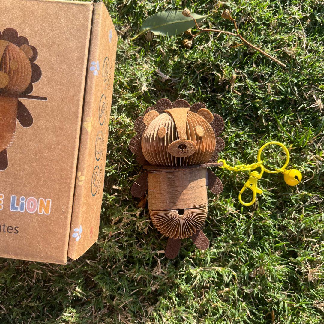 Ludo the Lion Paper Slinky Charm - Paper Pops