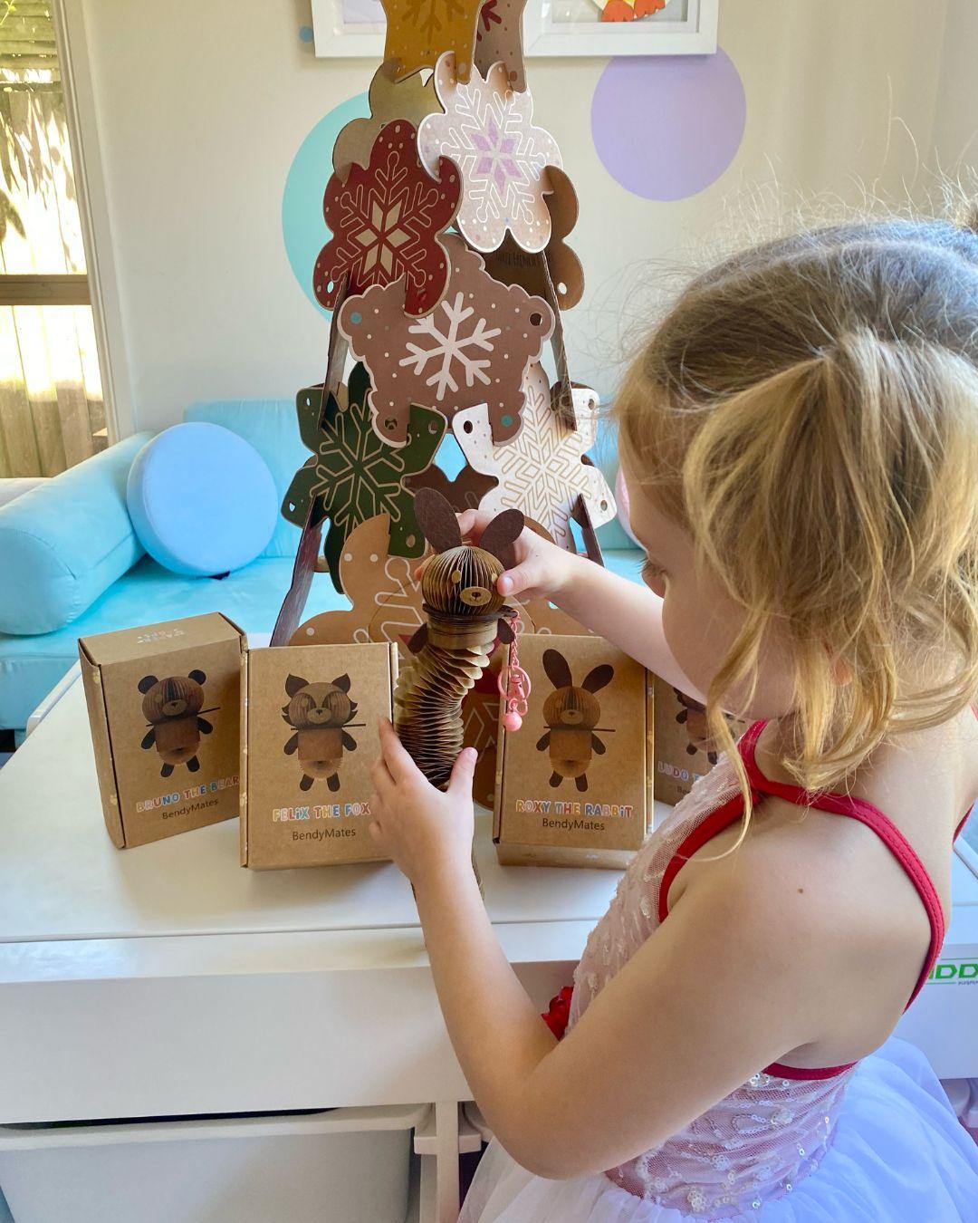 Roxy the Rabbit Paper Slinky Charm - Paper Pops